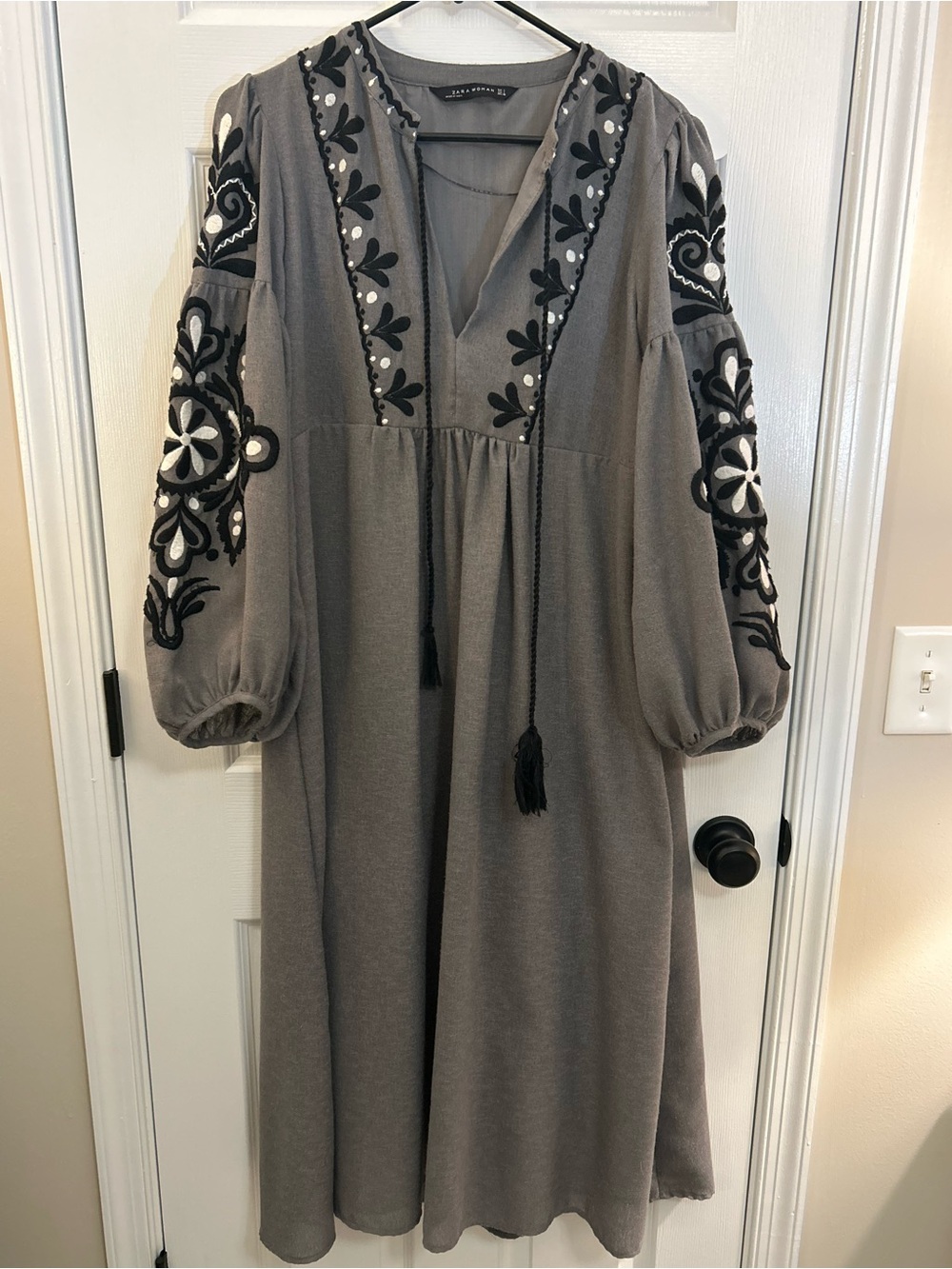 ZARA WOMAN Grey Embroidered Peasant Kaftan Midi Dress Size L Boho Tassel